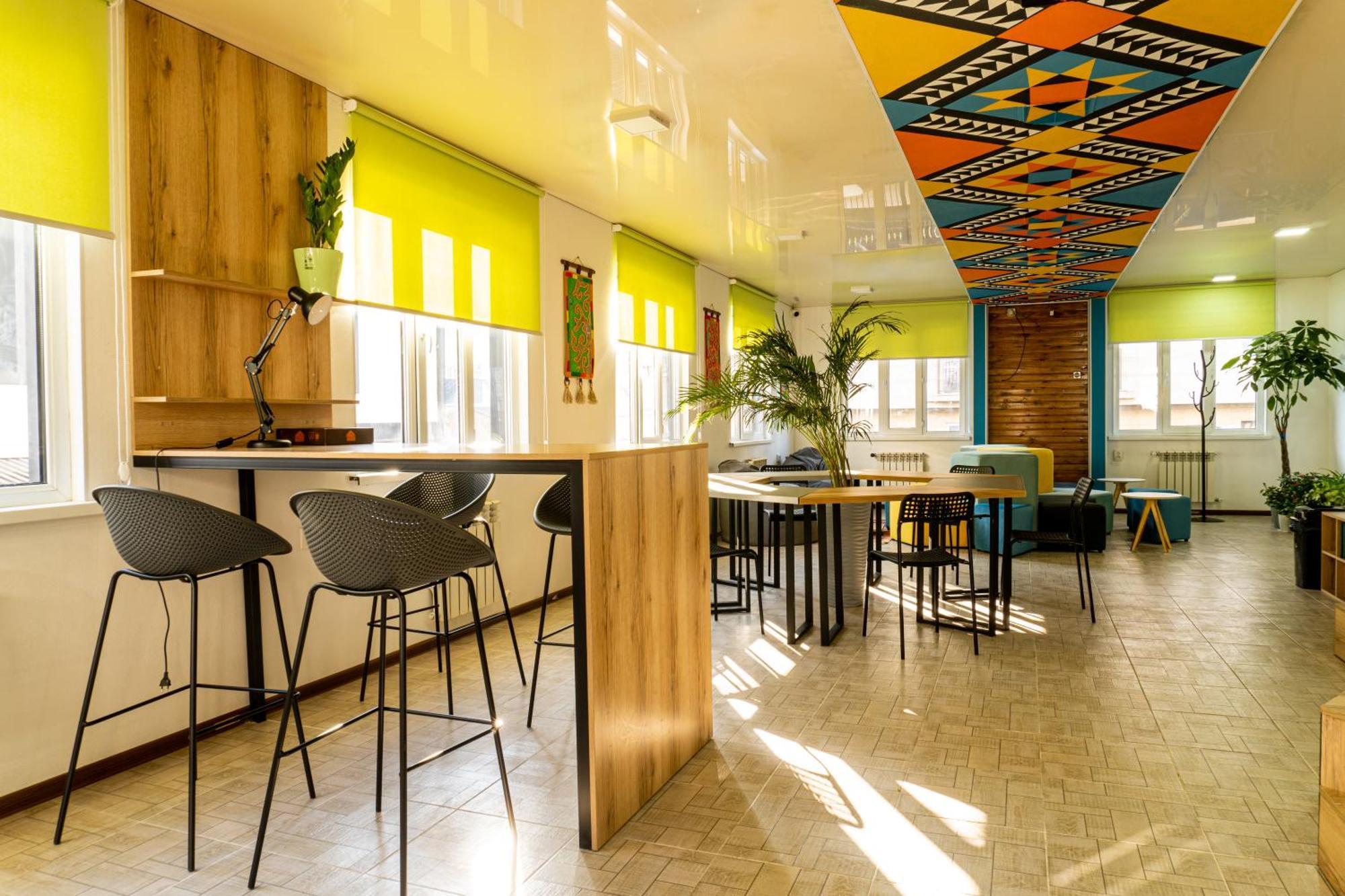 People Hostel & Coworking Бішкек Екстер'єр фото