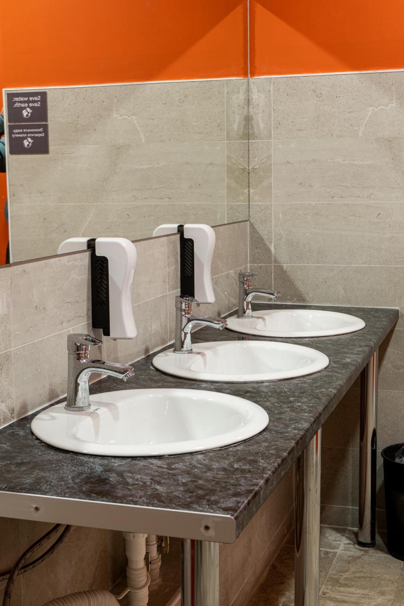 People Hostel & Coworking Бішкек Екстер'єр фото