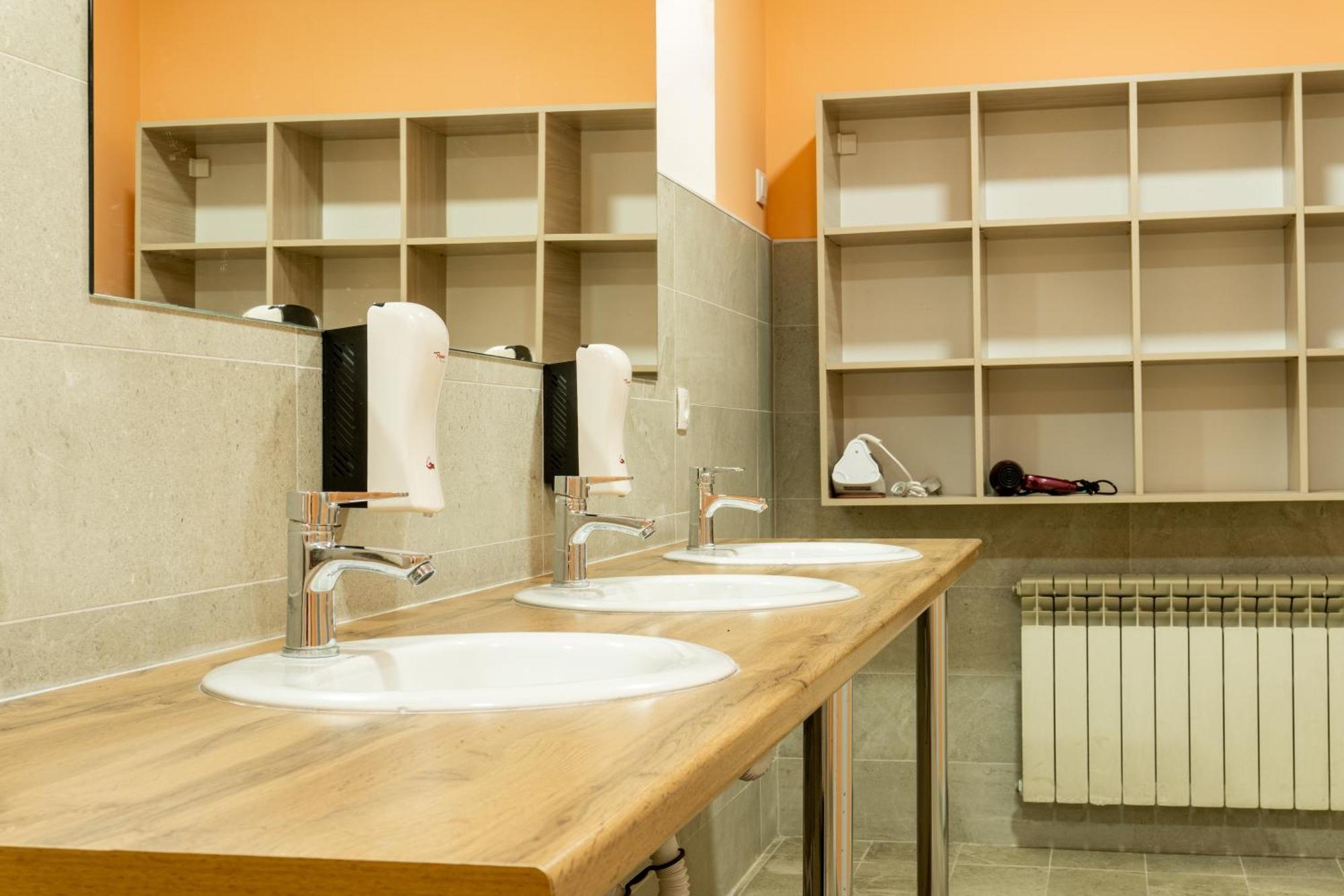 People Hostel & Coworking Бішкек Екстер'єр фото